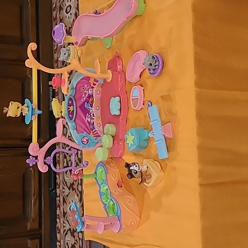 Littlest Pet Shop Play Set